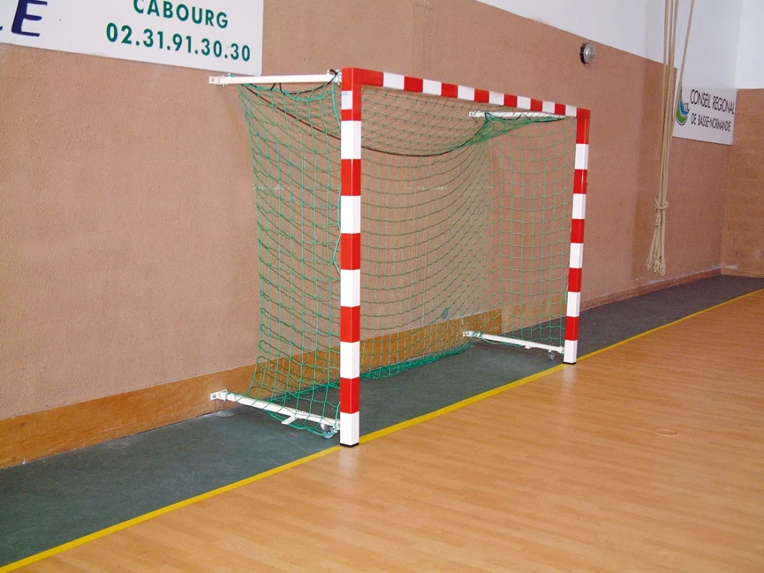 But de handball mural rabattable