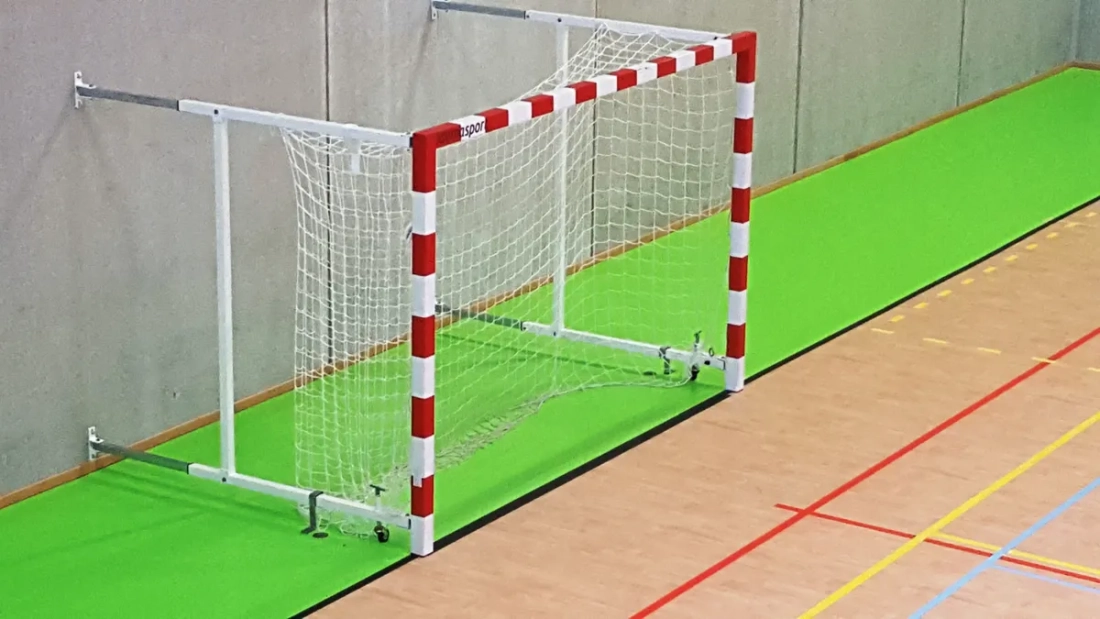 But de handball mural rabattable