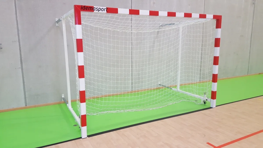 But de handball mural rabattable