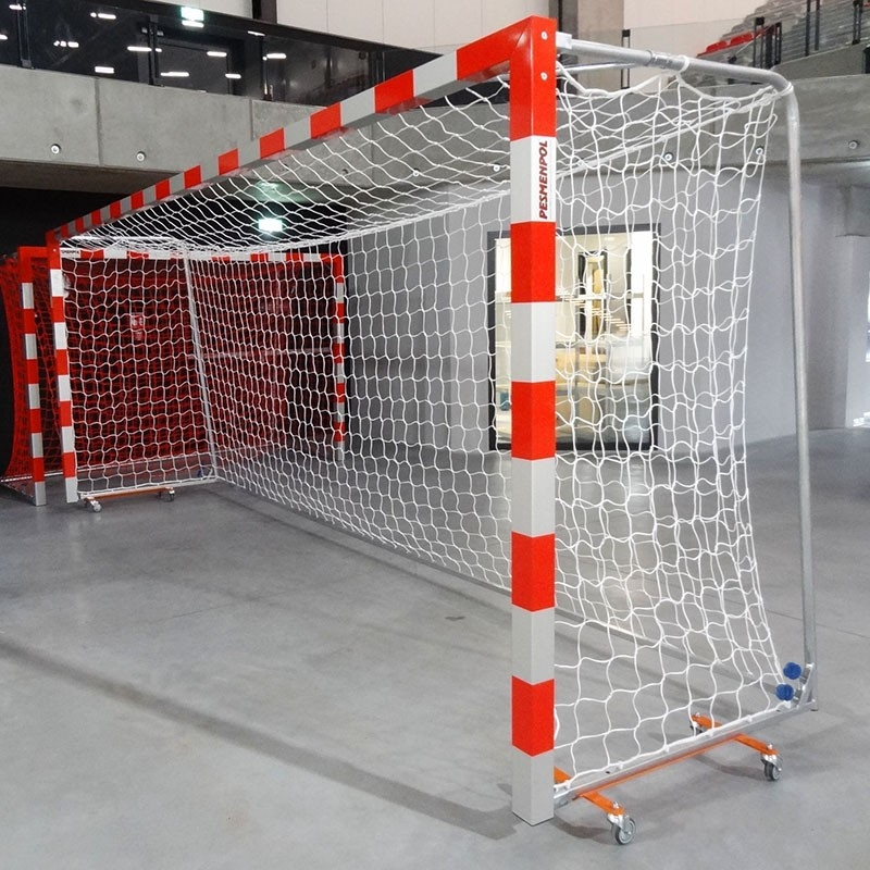 Paar transportwagentjes voor handbaldoel