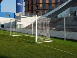 Grootveld-Voetbaldoel in grondbussen met vrije netophanging
