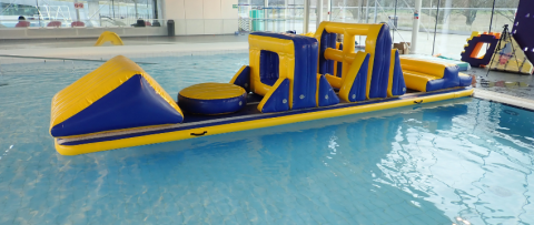 parcours aquatique gonflable pour enfants