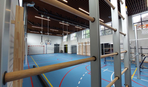 Sportuitrustingen geplaatst door Idema in een school