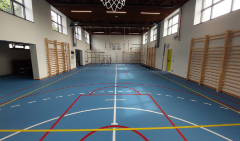 Sportvloer en uitrustingen in een school van Pelt