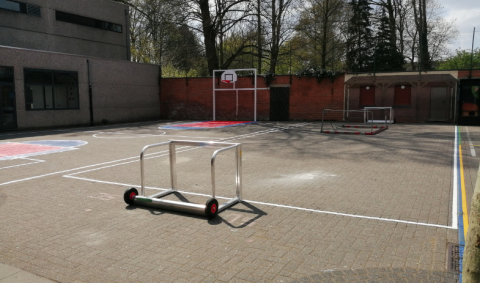 Terrains pour sports de ballons dans la cour de récréation