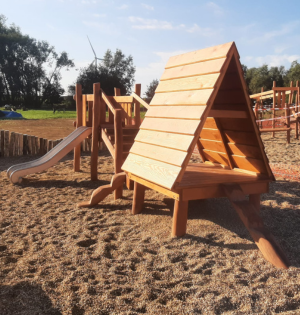 module de jeux avec tipi en bois