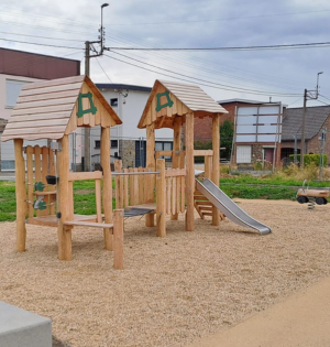 Module de jeux en bois de robinier pour les petits