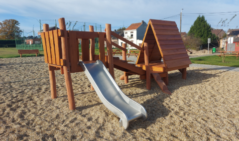 Module de jeux en bois avec maisonnette