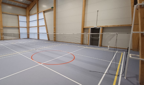 Structure sur-mesure pour fixer les filets de volley